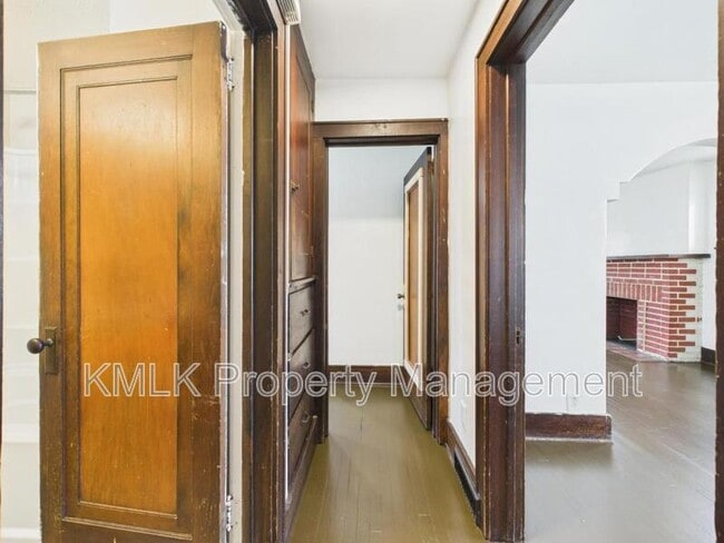 Building Photo - 661 Patterson Ave