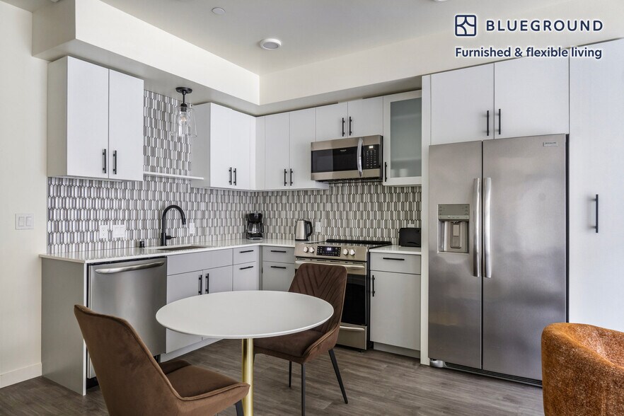 Building Photo - 10050 NE 10th St