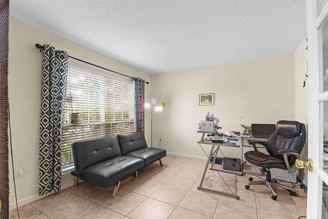 Building Photo - 237 N Hidden Tree Dr