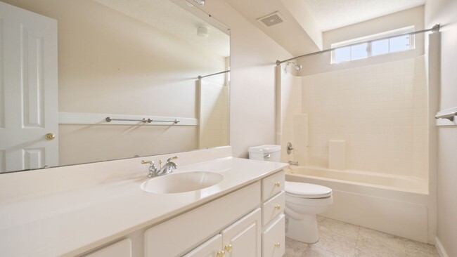 Building Photo - 3BR 2.5BA Cul-de-sac House with Loft in To...