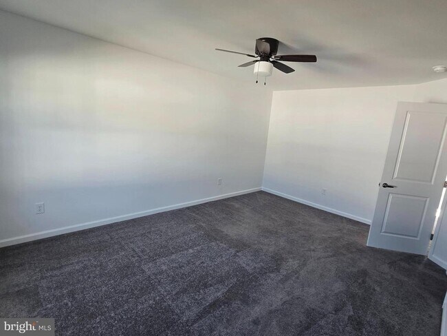Building Photo - 14 Snowdrop Ct