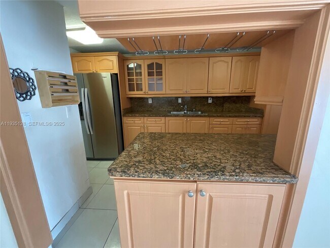 Building Photo - 895 W 79th Pl