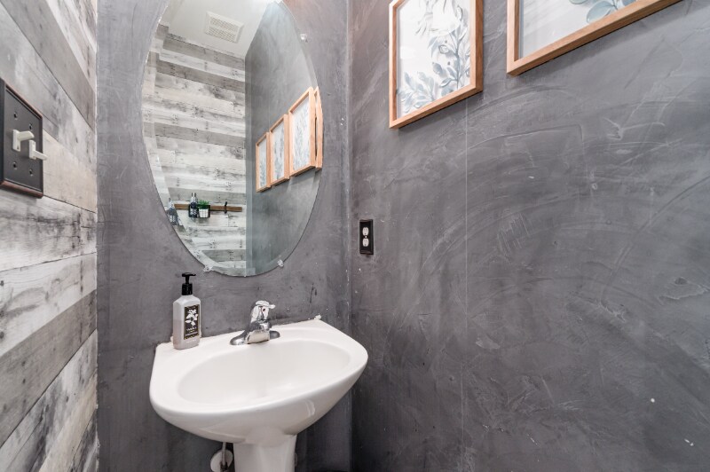 Building Photo - 4919 Sunburst Ln