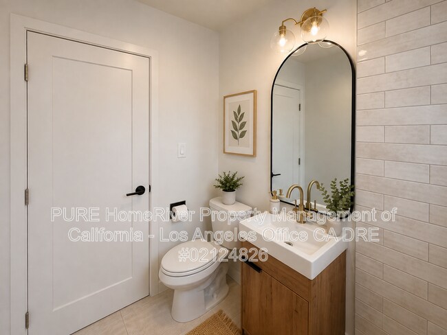 Building Photo - 629 W 23rd St