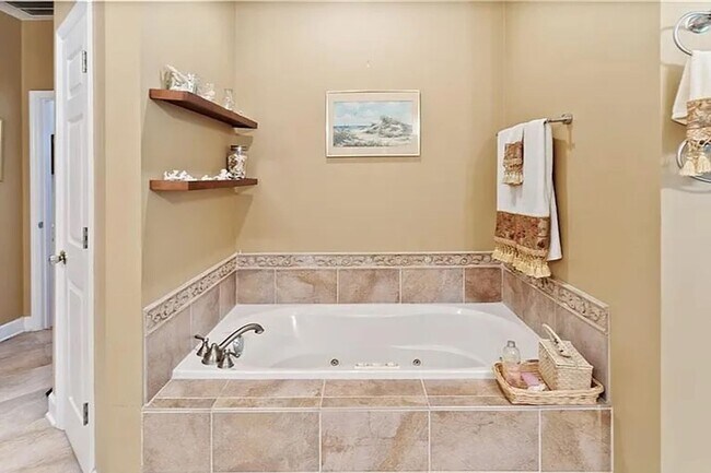 Building Photo - Beautiful 3 bedroom 2 bath home