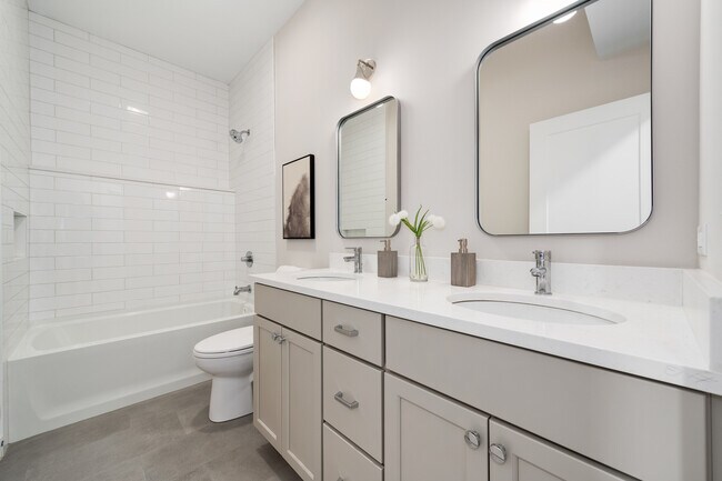 Building Photo - 1631 N Lawndale Ave