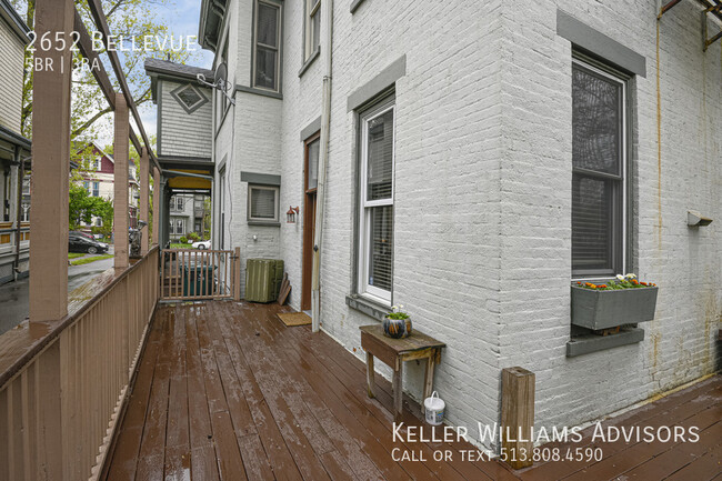 Building Photo - 2652 Bellevue-