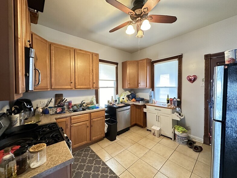 Building Photo - 3532 N Elston Ave