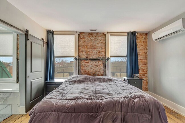 Building Photo - Charming 3BR Duplex in Covington