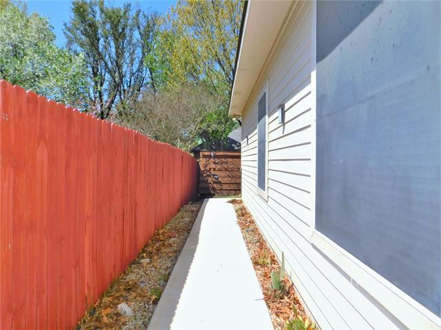 Building Photo - 717 Pace Dr