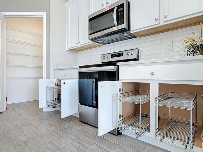 Building Photo - Beautiful Oak Leaf Preserve 3 Bedroom 2 Bathroom Smart Home
