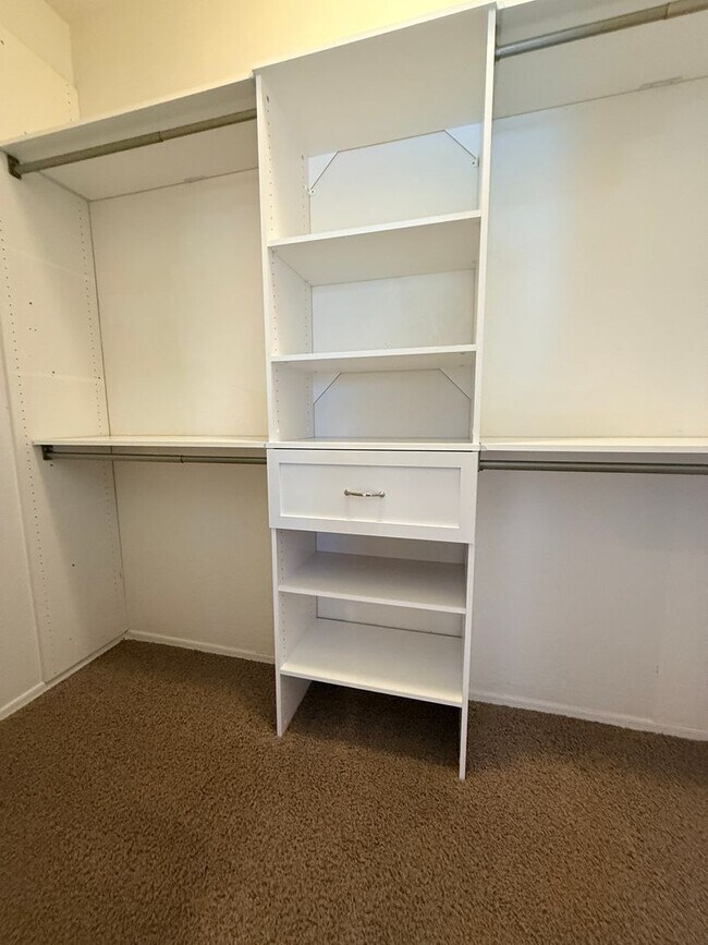 Building Photo - Adorable 3 Bedroom - 2 Bath - 2 Car Garage in Quailwood