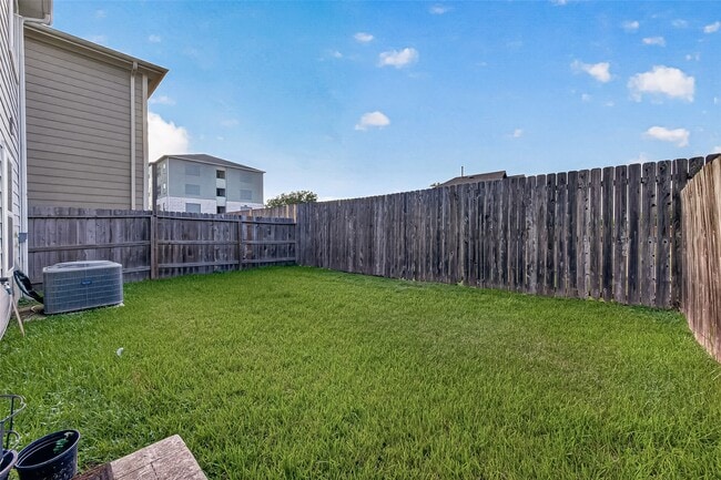 Building Photo - 8932 Hollister Commons Ln