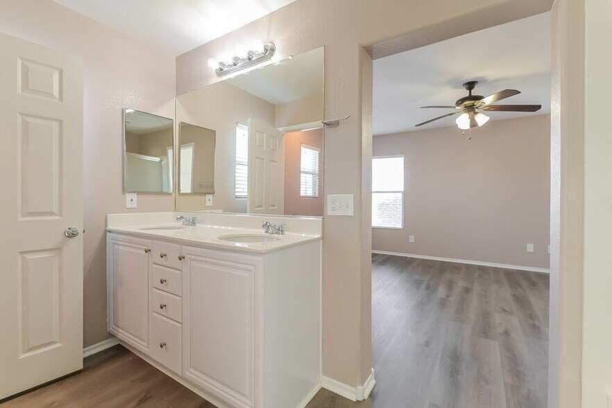 Building Photo - 6267 Desert Lavender Ave