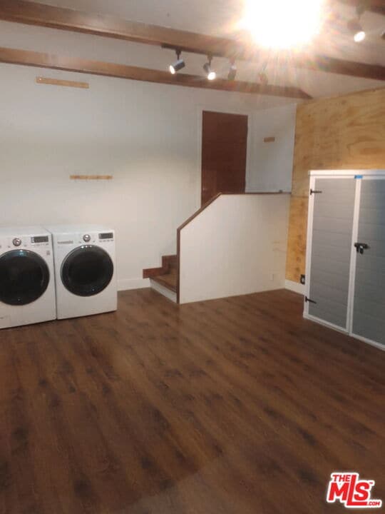 Building Photo - 5757 Vesper Ave