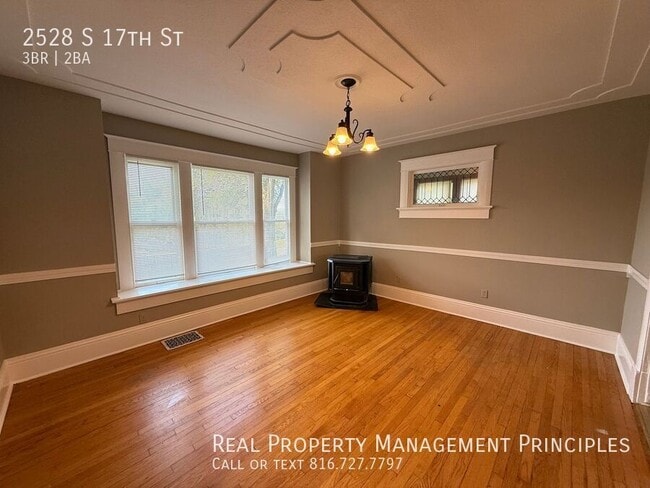 Building Photo - 2528 S 17th St