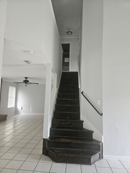 Building Photo - 9219 Ridge Cross
