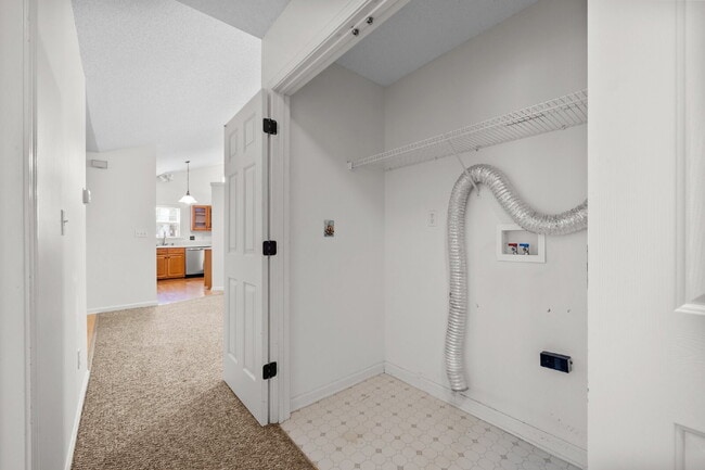 Building Photo - Convenient 3-Bedroom Rental with Fenced Ya...