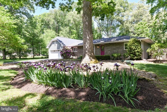 Building Photo - 14 Oak Ln