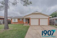 Building Photo - Charming 3-Bedroom Home in Moore with Spac...
