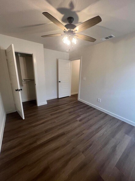 Building Photo - 3111 140th St