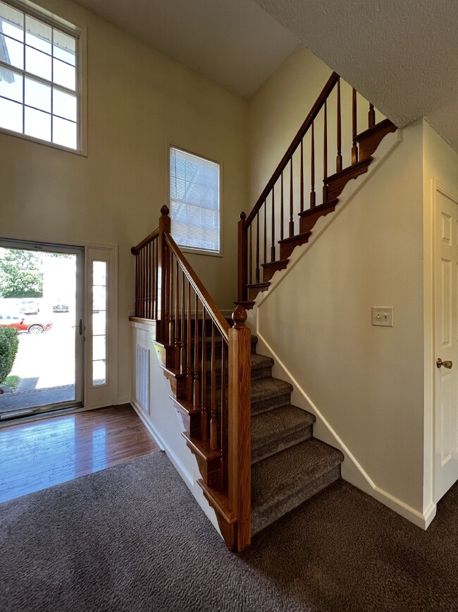 Building Photo - Charming 3 Bed, 2.5 Bath Home in Clarksvil...