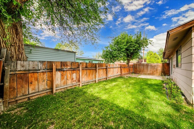 Building Photo - Cute Boise Bench Duplex!