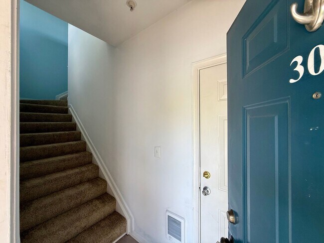 Building Photo - 925 Dorchester Pl