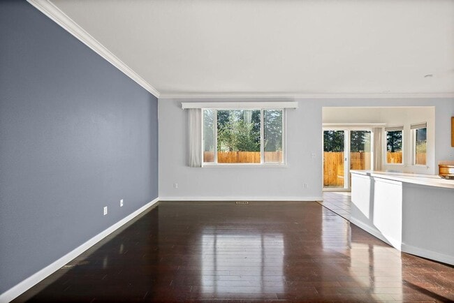 Building Photo - Modern 4-Bedroom Home with 5-Piece Primary...