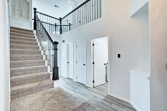 Building Photo - 12915 Stratford Heights Dr
