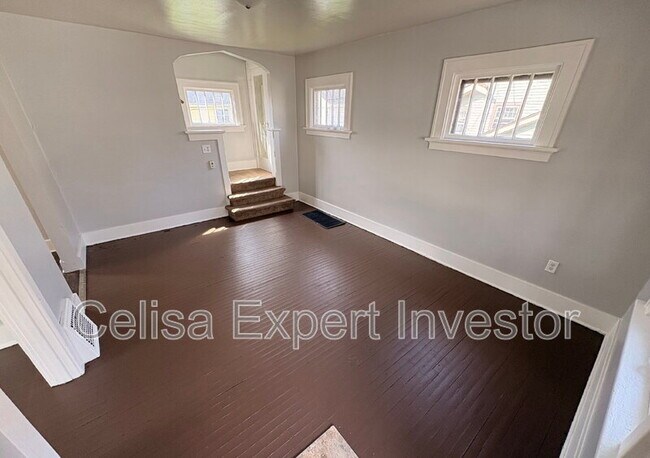 Building Photo - 227 W Darrow Ave