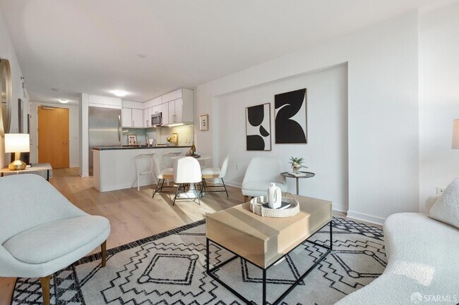 Building Photo - 333 Main St