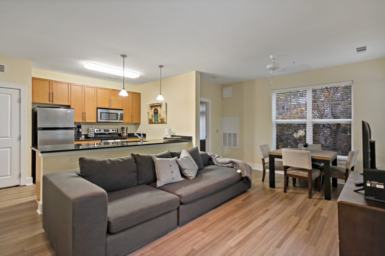 Building Photo - 615 S Columbus St