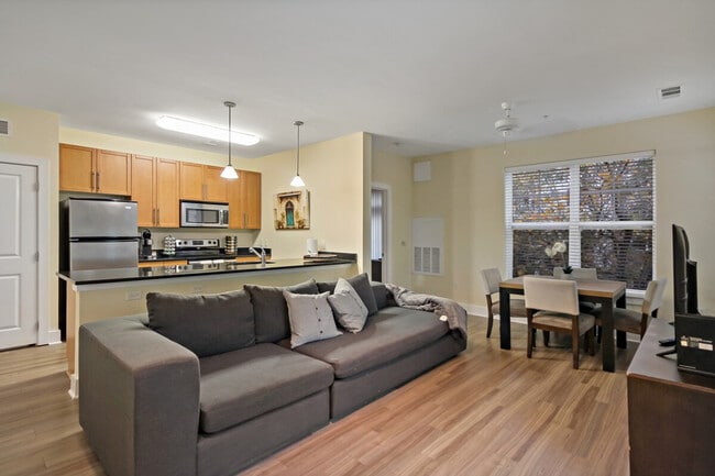 Building Photo - 615 S Columbus St