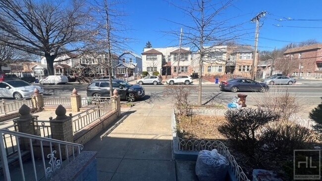 Building Photo - CLARENDON ROAD