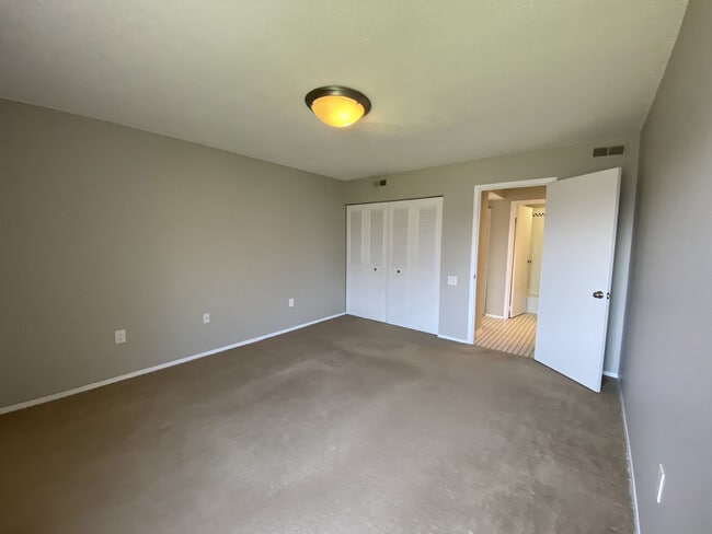 Building Photo - 7 Redwood Ln