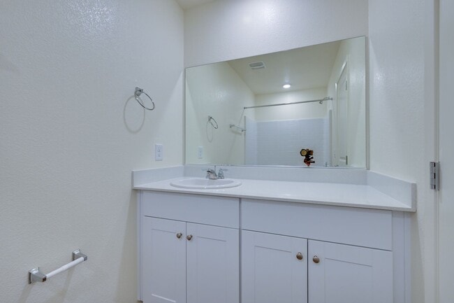 Building Photo - Brand New Townhouse!!! All Appliances incl...