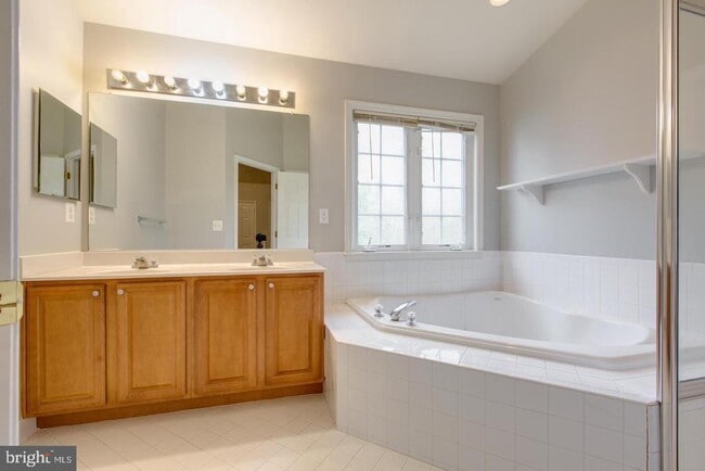 Building Photo - 11013 Apple Orchard Ct