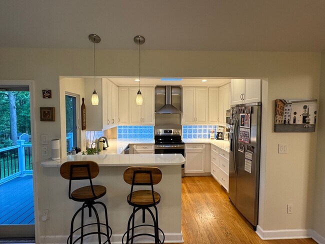 Building Photo - Fantastic 5 Bed 3 Bath Single Family Home ...