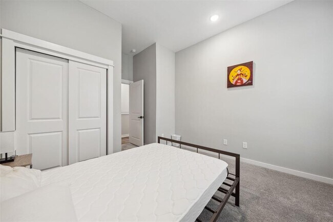 Building Photo - 8470 Berry Grn Ln