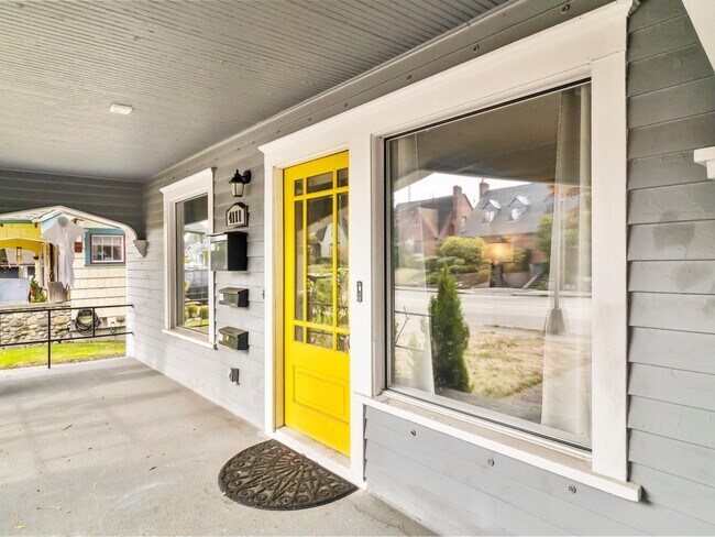 Building Photo - 4111 6th Ave