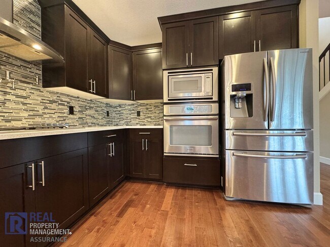 Building Photo - 650 NW Willow Glen Pl