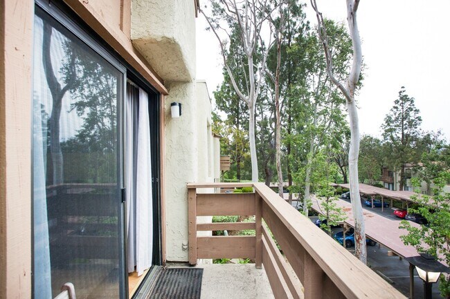 Building Photo - Furnished Condo in Desirable Community in ...