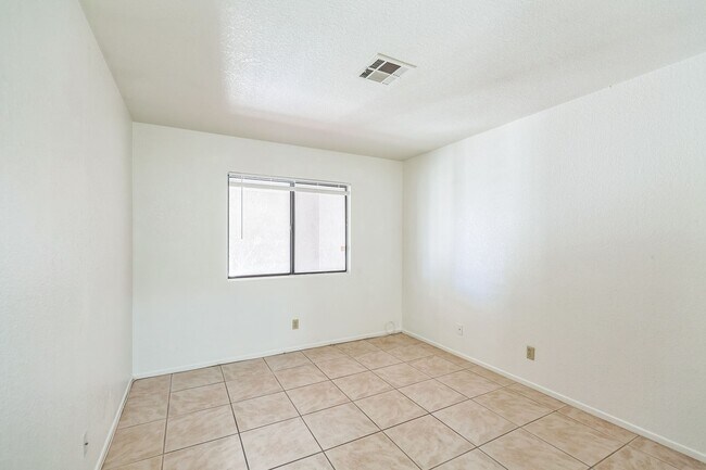 Building Photo - 78701 Ave 42