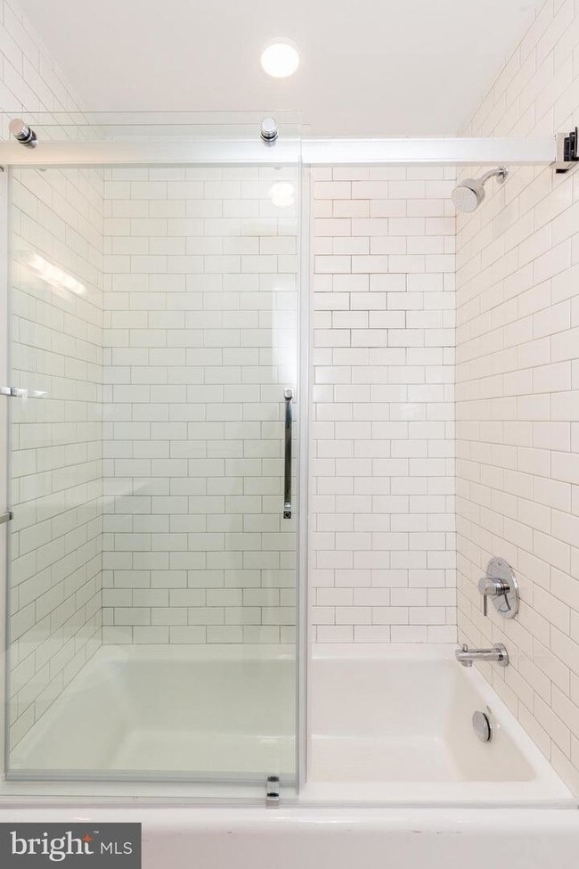 Building Photo - 2559 Amber St