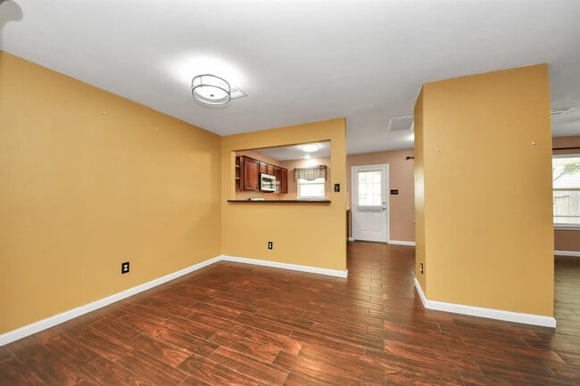 Building Photo - 7611 Legacy Pines Dr