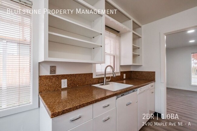 Building Photo - 2490 Maple Ave NE