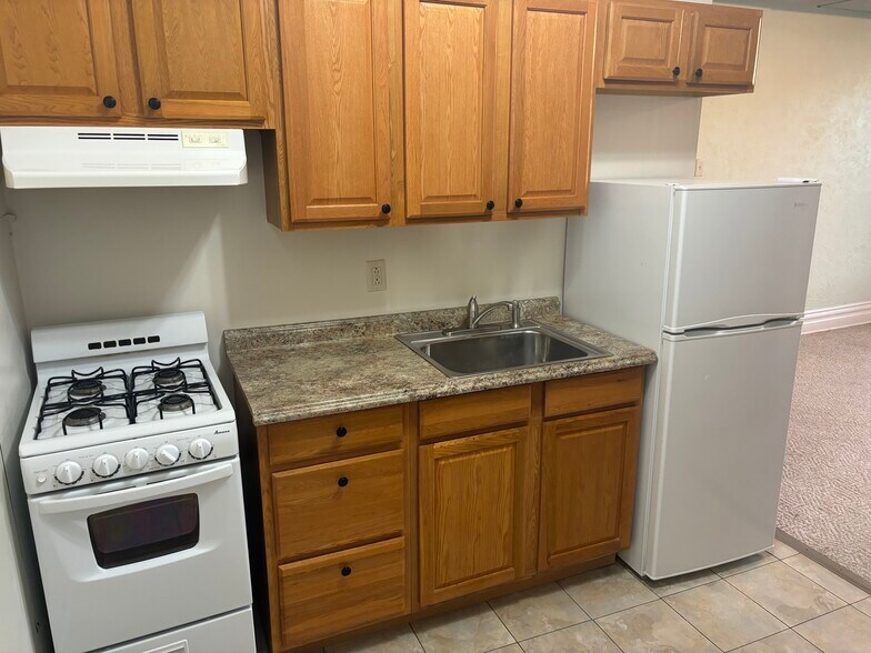 Kitchen - 525 Shady Ave