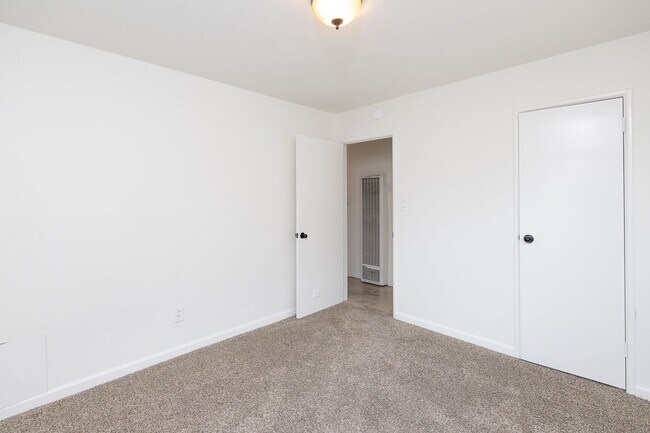 Building Photo - 3 Bedroom + 2 Bathroom Duplex | Silverstrand | Oxnard | Unfurnished