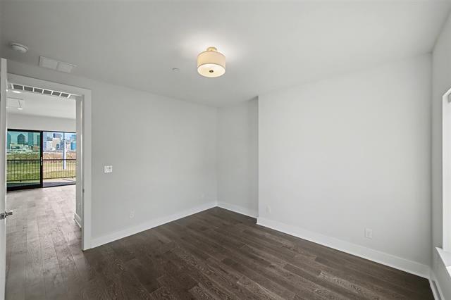 Building Photo - 381 E Greenbriar Ln